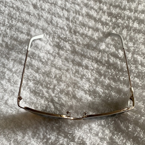 Gold and white framed sunglasses - Picture 2 of 5